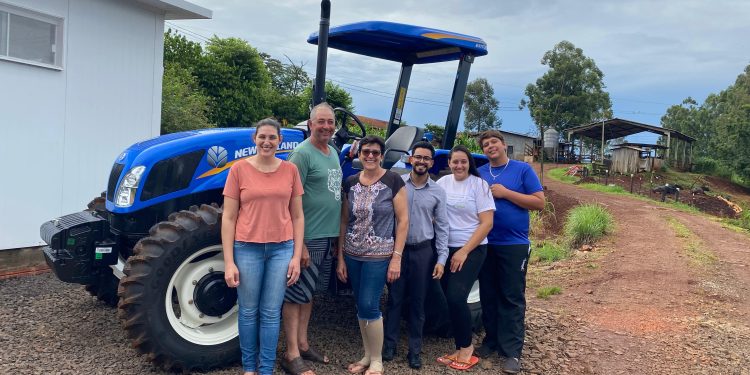 Sicredi Vanguarda facilita acesso a máquinas e equipamentos agrícolas por meio do Programa Trator Solidário