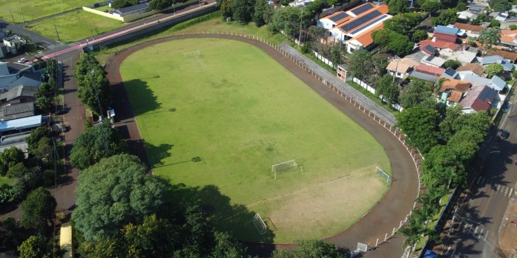 Prefeito Bim e vereadores vistoriam estádio Edvar Sávio