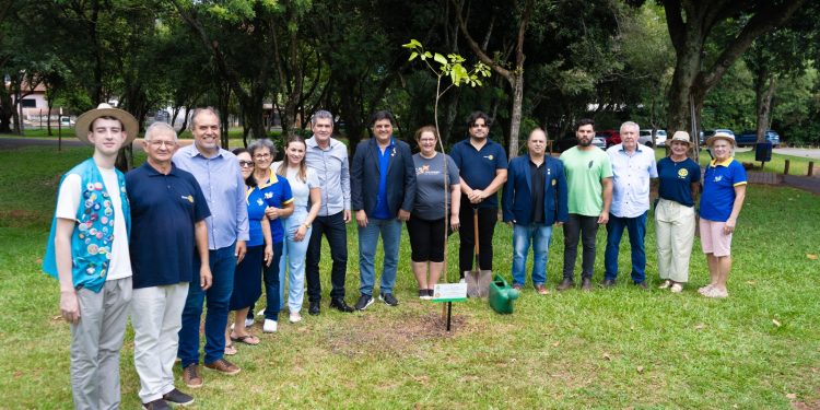 Prefeito Bim recebe governador do Rotary Club e concede título de Hospede Oficial