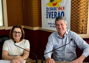 Secretária de Educação Neide Mariot Corrente e Prefeito Bim participam do programa Prefeitura em Ação 07/11/2025