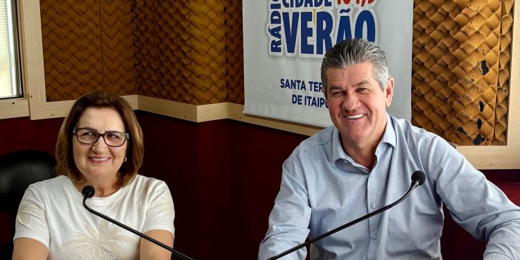 Secretária de Educação Neide Mariot Corrente e Prefeito Bim participam do programa Prefeitura em Ação 07/11/2025